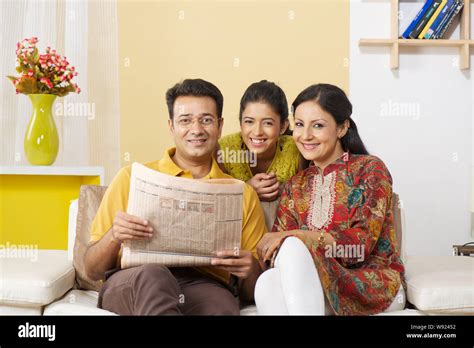 Portrait of a family smiling Stock Photo - Alamy