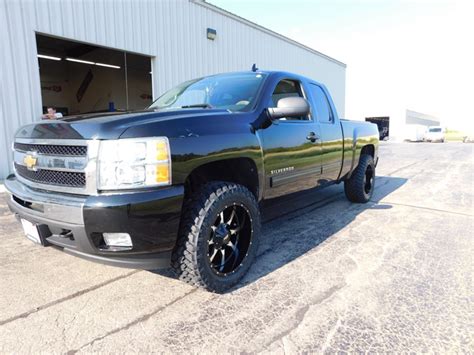 2011 Chevrolet Silverado 1500 20x10 Moto Metal Wheels 285 55R20 Nitto