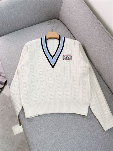 V Neck Letter Embroidered Casual Knit Jumper Winter 2022 New Style