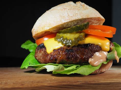 How Long Does Cooked Hamburger Last in the Fridge? Food Safety Tips - Hunter Games Magazine