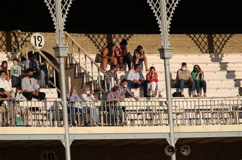 Fotos Encuéntrate en los tendidos de la plaza de toros de Granada Ideal