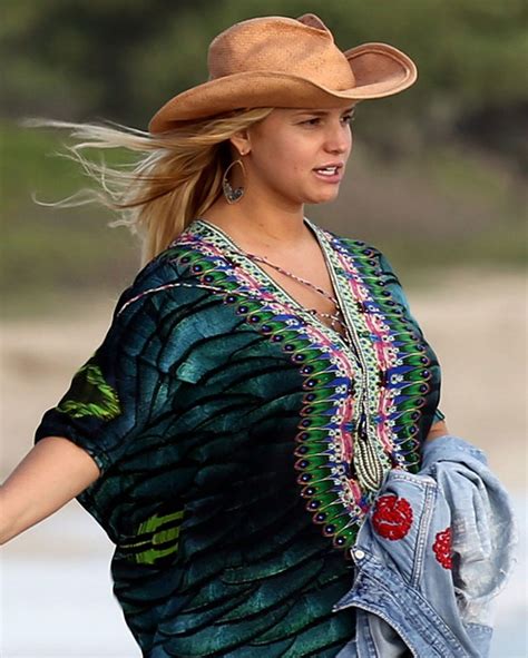 Jessica Simpson On The Beach In Hawaii 03 Gotceleb