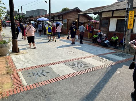 台南一日小旅遊前往台南後壁尋找陳嘉玲俗女養成記景點導覽菁寮老街俗女村新營小吃推薦 進食的巨鼠