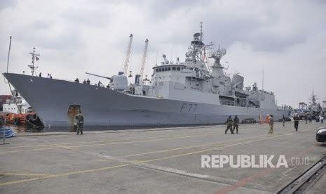 Kapal Perang Selandia Baru Merapat Di Pelabuhan Tanjung Priok