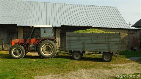 Obraz ciągnik Zetor 7045 i rozrzutnik obornika Czarna Białostocka