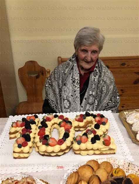 A Polla Nonna Vincenza Adesso Innelli Spegne 102 Candeline Tra Sorrisi