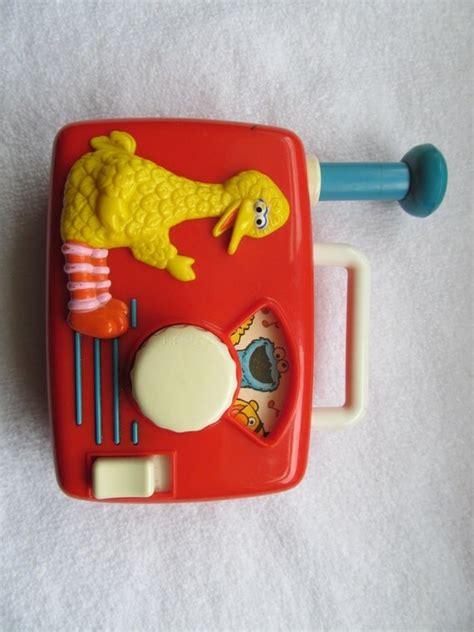 Vintage Illco Sesame Street Big Bird Wind Up Musical Radio