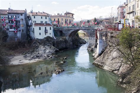 Orange battle in Ivrea — The World is a Handkerchief