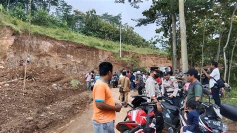 Warga Desa Sitiluhur Pati Geruduk Lokasi Tambang Galian C Ilegal Minta