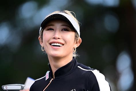 【画像】涙、涙の復活v！ 金田久美子が11年189日ぶりのツアー2勝目！「本当に諦めずにここまで頑張ってきてよかった」｜ニフティニュース