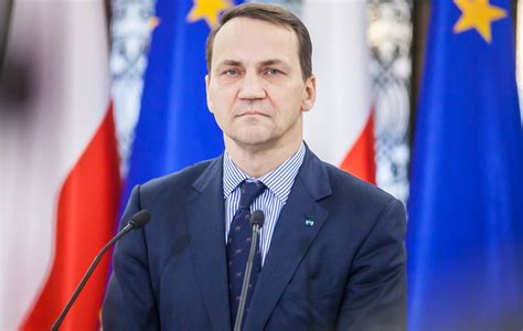 Sikorski w żenujący sposób atakuje polski rząd ws Ukrainy