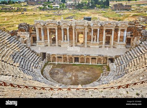 Ruinas Del Antiguo Anfiteatro Hier Polis En Pamukkale Es Un Destino