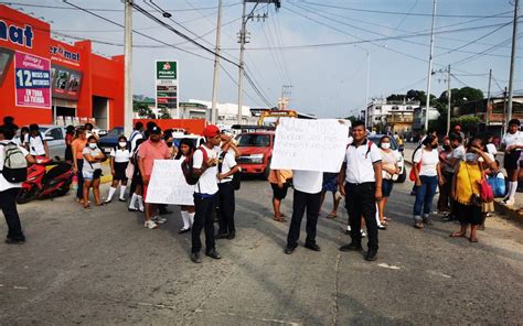 Padres De Familia Del Cobach Bloquean Bulevar L Zaro C Rdenas El Sol