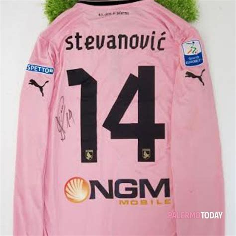 Le Maglie Del Palermo Vanno All Asta Per Beneficenza