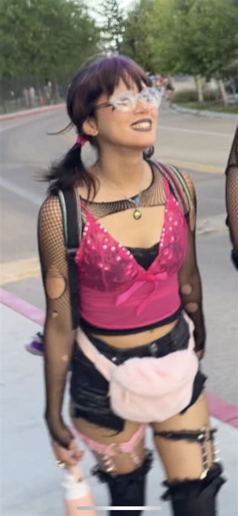 Must See Latina Goth Girl Showing Off Her Cheeks Short Shorts Volleyball Forum