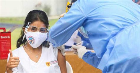 Vacunarán contra la COVID 19 a estudiantes de Ciencias de la Salud en