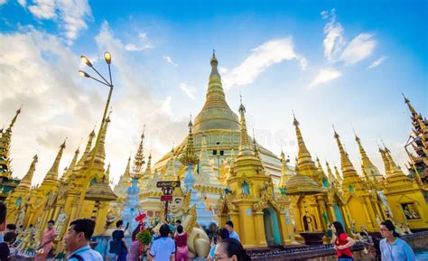 YANGON MYANMAR MARCH 15 2020 Buddhist Pilgrims In The Shwedagon Pagoda