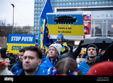 Ukraine Protesters Tank Hi Res Stock Photography And Images Alamy