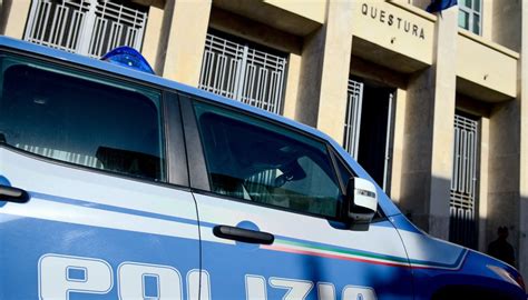 Polizia Trova Arsenale D Armi In Un Capannone L Ipotesi Sulla Curva