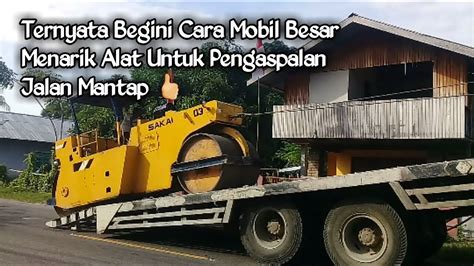 Ternyata Begini Caranya Mobil Besar Menarik Alat Untuk Pengaspalan