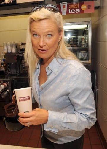 8 Hot Sexy Nell Newman Bikini Pics