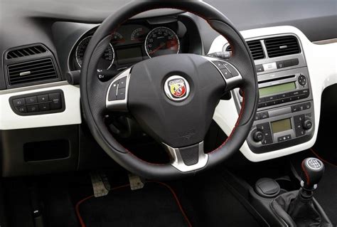 Abarth Grande Punto Dimensioni Prezzi E Interni Autoscout24