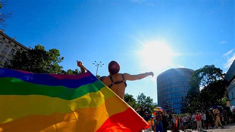 POZNAŃ PRIDE WEEK 2021 przystanek Teatr Polski w Poznaniu YouTube