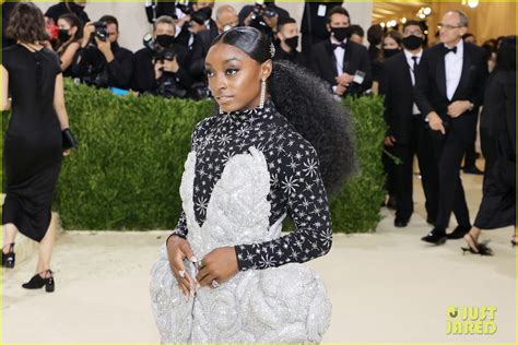 Simone Biles Steps Out In 88 Pound Dress For Met Gala 2021 Photo