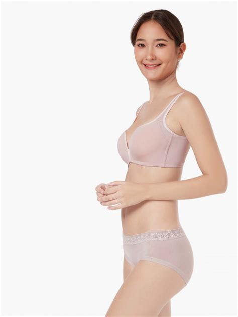 BR 05932 Deep V Wireless T Shirt Bra Nude SATAMI Online 無鋼圈3 4杯素面T恤運動泡綿胸圍 膚 SATAMI 網上商店