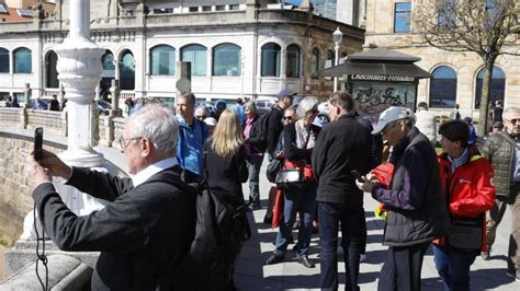 Los Cruceristas Alemanes De Visita Por El Centro De La Ciudad La