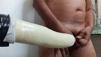 Batendo uma punheta antes de socar consolo grosso no cu que delícia XVIDEOS