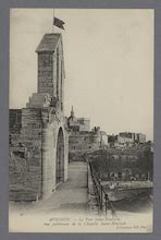 Avignon Avignon Le pont Saint Bénézet vue extérieure de la chapelle