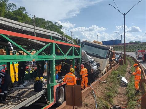 Carro Casal Crian A E Beb Esmagado Por Cegonheira Na Br Em