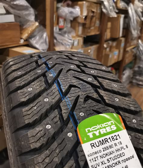 Шины зимние шипованные Nokian 255/60 R18 на Land Rover Discovery IV ...
