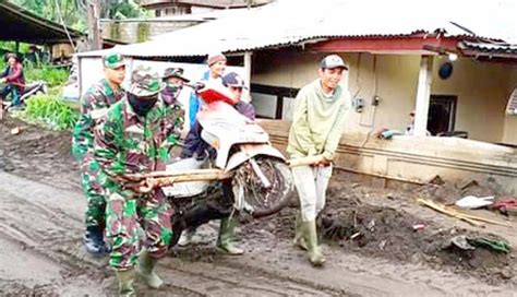 Nusabali Tim Gabungan Berjibaku Bersihkan Sisa Banjir