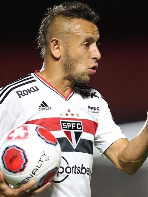 Jogadores Que Devem Sair Do S O Paulo Em Mercado Do Futebol