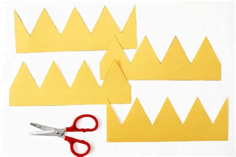 Paper Crown | Kids' Crafts | Fun Craft Ideas | FirstPalette.com