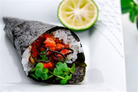 Spicy Salmon Sushi Hand Roll Recipe (Salmon Temaki Sushi)