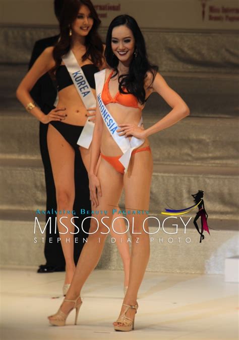 5 Hot Sexy Intan Aletrino Bikini Pics