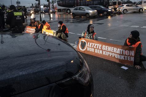 Berliner Autofahrer Durchbrechen Blockade Der Letzten Generation