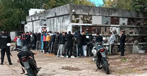 In Dito Motochorros Se Reunieron En El Cementerio Para Recordar A Un