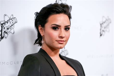 BRAINEE sk Demi Lovato oznámila že je nebinárna osoba Oslovujte ma