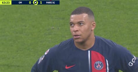 Video Psg Mbapp Reagisce Male Al Cambio Fischiato Fc Inter