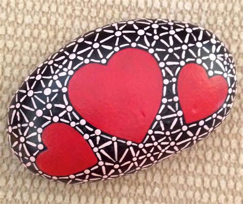 80 Romantic Valentine Painted Rocks Ideas Diy For Girl 19 Painted