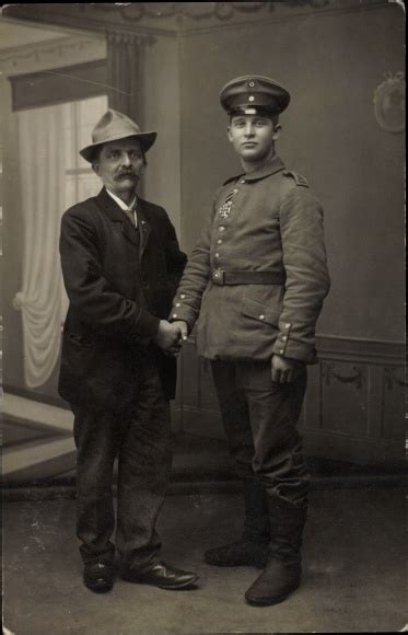 Foto Ansichtskarte Postkarte Soldat In Uniform Eisernes Akpool De