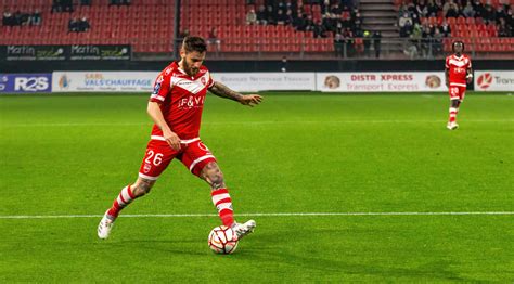 Football Mathieu Debuchy écope d un seul match ferme de suspension