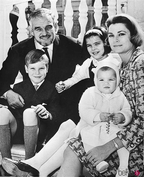 Rainiero De Mónaco Y Grace Kelly Con Sus Hijos Alberto Carolina Y