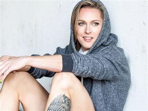 Hot Sexy Samantha Briggs Bikini Pics