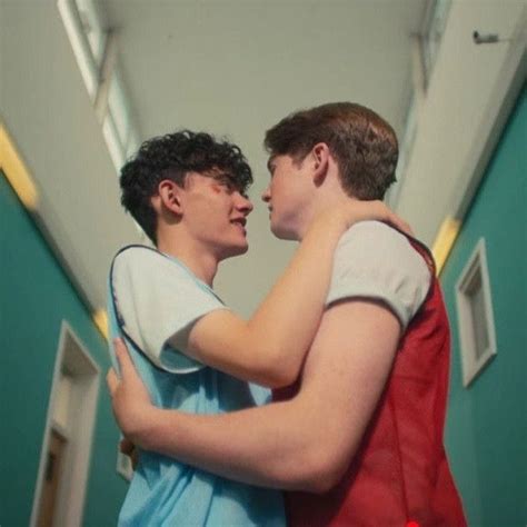Pin By Heartstopper On Heartstopper Cute Gay Couples Cute