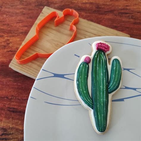 Cortador De Galleta En Forma De Cactus Con Flores